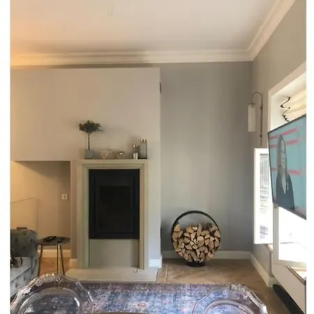 Modern In The Old Town Апартаменты